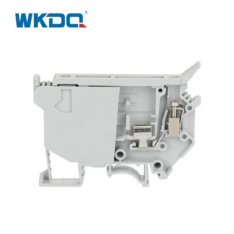 Vis en laiton en métal de JUK 5-HESILED dans le bornier, bornier isolé